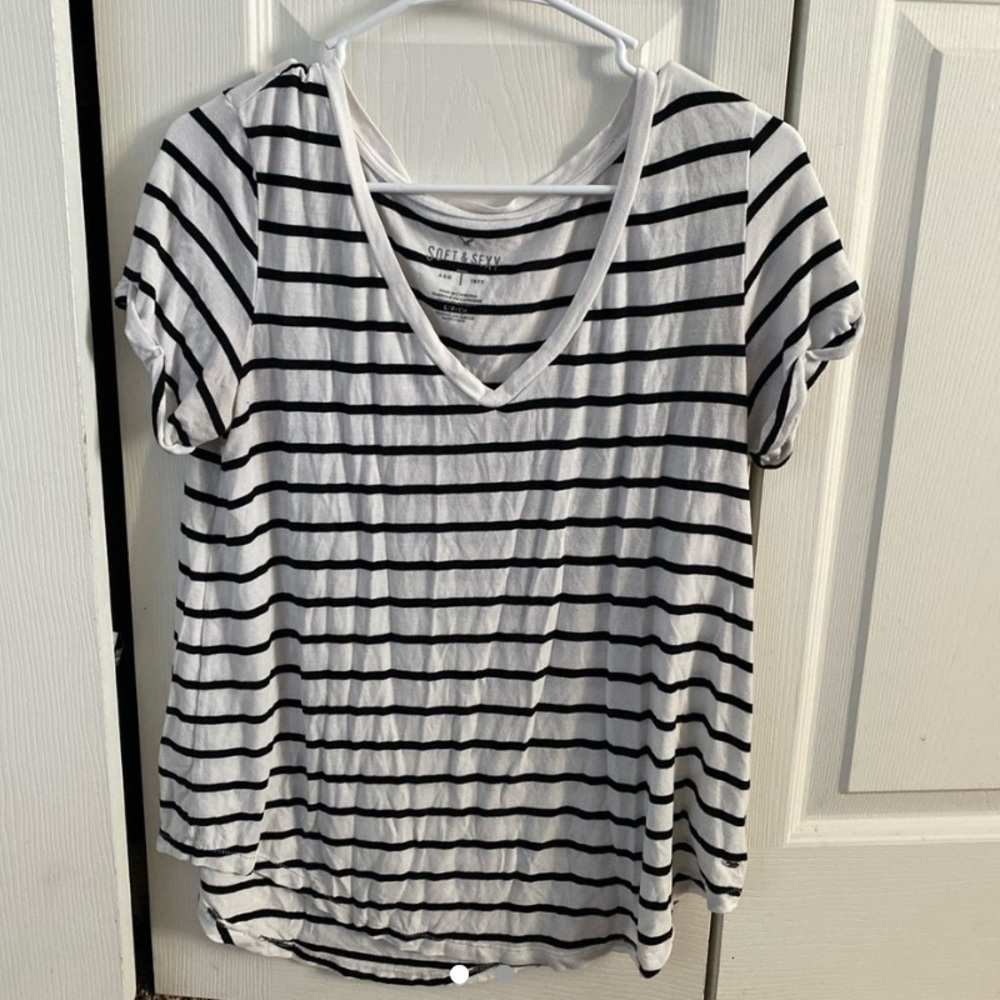 Soft and sexy black and white tshirt